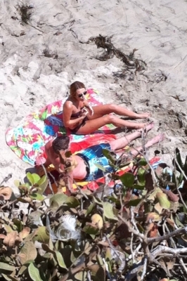 normal_001~315 - Miley Cyrus At a beach in California