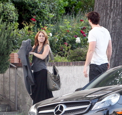 2 - Miley Cyrus At Liam Hemsworts House in Beverly Hills