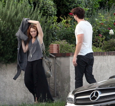 6 - Miley Cyrus At Liam Hemsworts House in Beverly Hills