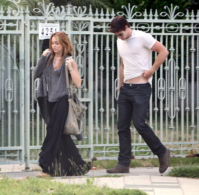 8 - Miley Cyrus At Liam Hemsworts House in Beverly Hills