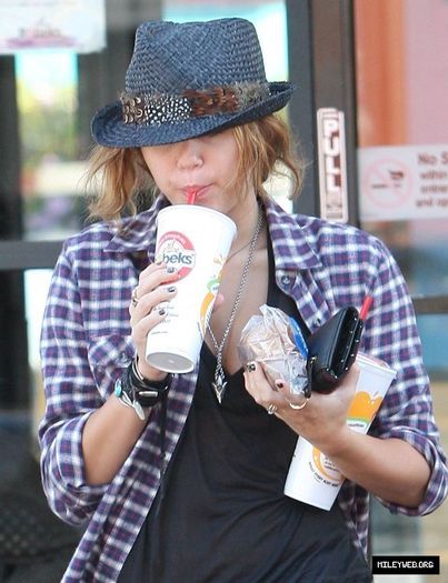 8 - Miley Cyrus At Robeks Juice in Toluca Lake - April 9 2010