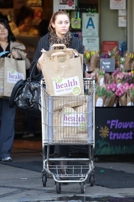 4 - Miley Cyrus At Whole Foods in Sherman Oaks