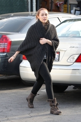 5 - Miley Cyrus At Whole Foods in Sherman Oaks