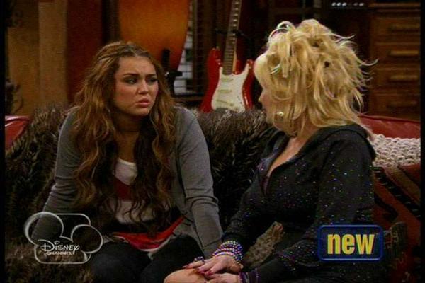 6 - Miley Cyrus At Hannah Montana Season 4 Screencaps Kiss it All Goodbye