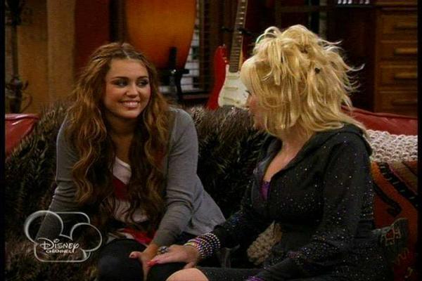 7 - Miley Cyrus At Hannah Montana Season 4 Screencaps Kiss it All Goodbye