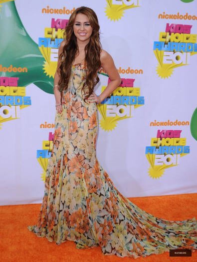 004 - Miley Cyrus 2011 Kids Choice Awards - Arrivals