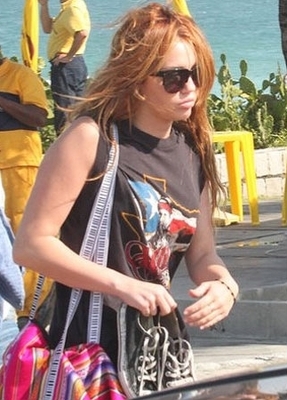 normal_AtABeachInRJBrazil_28429 - Miley Cyrus At An Exclusive Beach In Rio De Janeiro Brazil -12th May