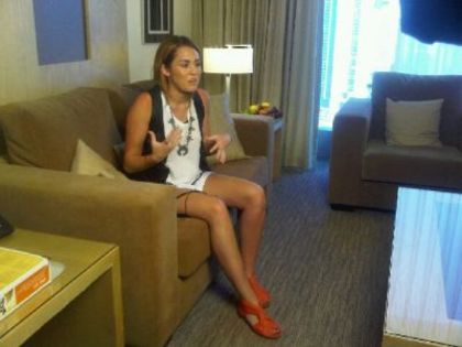 normal_0017E64 - Miley Cyrus 24 05 - Interview in Panama