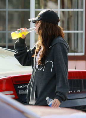 normal_uselena05~65 - Selena Gomez At Bronco Burrito Los Angeles