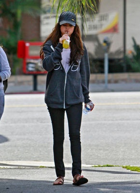 normal_uselena12~46 - Selena Gomez At Bronco Burrito Los Angeles