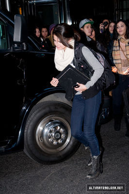 normal_dec031_28229 - Selena Gomez Leaving her hotel in NYC - December 31