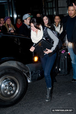 normal_dec031_28429 - Selena Gomez Leaving her hotel in NYC - December 31