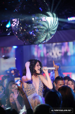 normal_gjuuj_281529 - Selena Gomez MTVs New Year Eve in NYC Performance - December 31