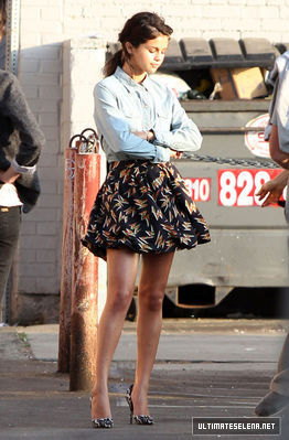 normal_usn-set-26sept-2011_281929 - Selena Gomez On a photoshoot in Venice - September 26