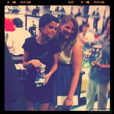 normal_usn-instagram-20sept-2011_28329 - Selena Gomez Personal Photos Instagram