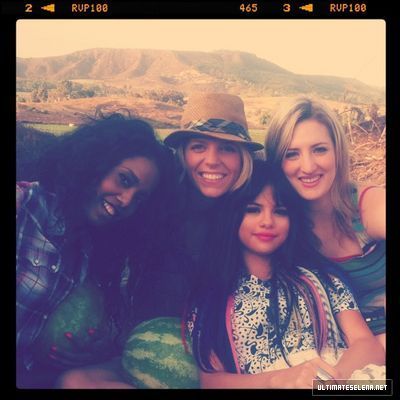 normal_usn-instagram-oct2-2011 - Selena Gomez Personal Photos Instagram
