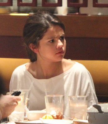 normal_uselena06~5 - Selena Gomez At Sherman Oaks Mall Los Angeles