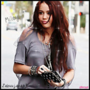 28484269_IHVLQVCIZ[1] - Miley Cyrus Glittery Pics