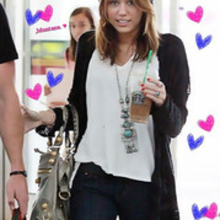 29432461_KPWGJWXUA[1] - Miley Cyrus Glittery Pics