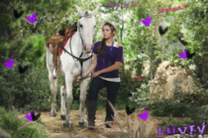 29432470_VBTMCMAZS[1] - Miley Cyrus Glittery Pics