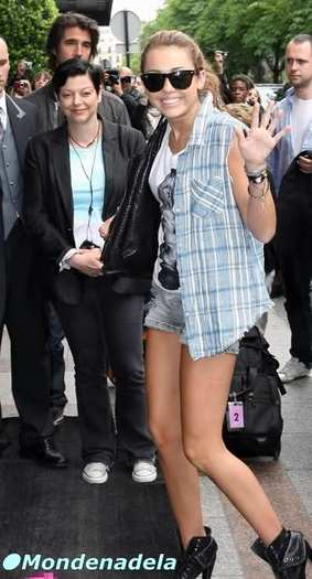 2ynruiu - miley-cyrus 1