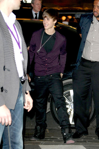 Justin+Bieber+Justin+Bieber+Paris+Premiere+RWjEbJh9846l