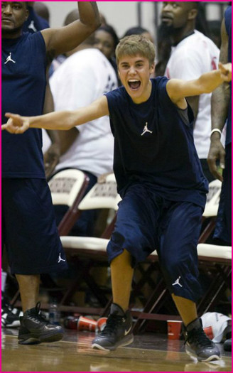 Justin-Bieber-Basketball-Game1
