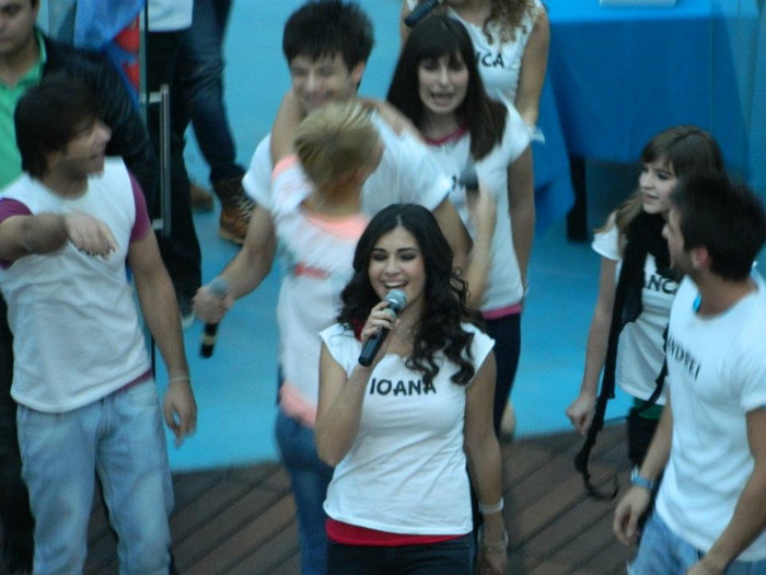 401640_324011690954076_323510711004174_1077715_1781908503_n - LaLa Band Afi Palace 27 Octombrie