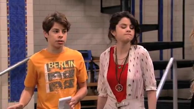 S03E12 057 - Episode Dude Looks Like Shakira