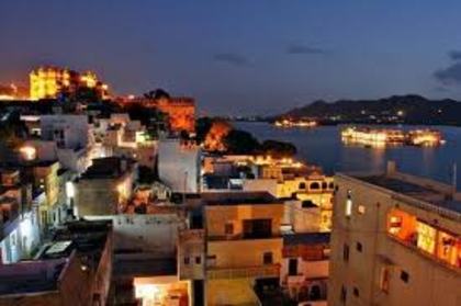 --Acasa la familia Chauhan--