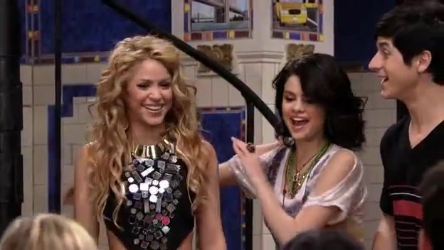 S03E12 417 - Episode Dude Looks Like Shakira