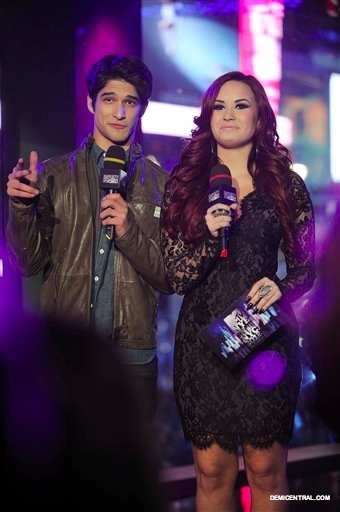 008 - Demi Lovato 2011 MTVs New Year Eve Special