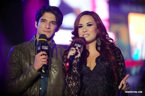 009 - Demi Lovato 2011 MTVs New Year Eve Special