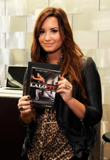 normal_006 - Demi Lovato 2011 The 12th Annual Latin GRAMMY Awards - Gift Lounge - Day 3