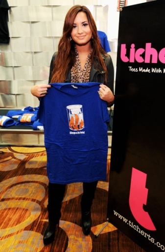 normal_007 - Demi Lovato 2011 The 12th Annual Latin GRAMMY Awards - Gift Lounge - Day 3