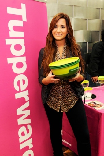 normal_008 - Demi Lovato 2011 The 12th Annual Latin GRAMMY Awards - Gift Lounge - Day 3