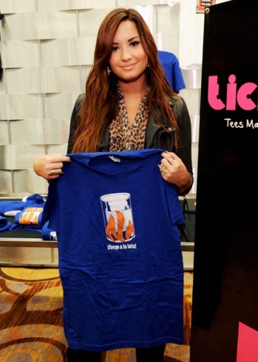 normal_010 - Demi Lovato 2011 The 12th Annual Latin GRAMMY Awards - Gift Lounge - Day 3