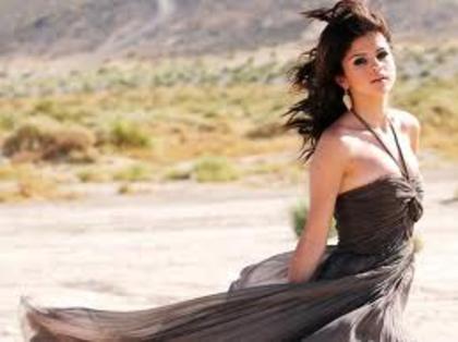 images - alege o poza cu selena gomez a year withour rain