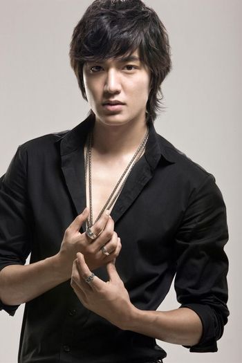 lee-min-ho-736978l