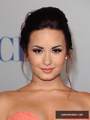 Demitzu (73) - Demitzu - 11 01 2012 - Peoples Choice Awards