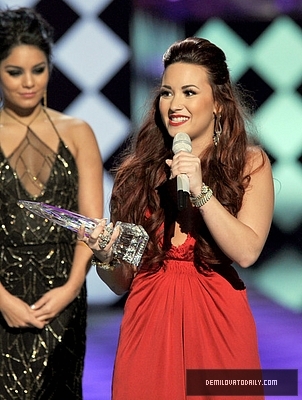 Demitzu (121) - Demitzu - 11 01 2012 - Peoples Choice Awards