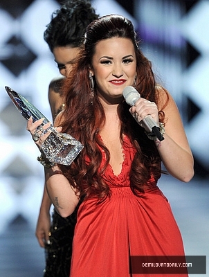 Demitzu (122) - Demitzu - 11 01 2012 - Peoples Choice Awards