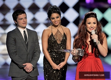 Demitzu (125) - Demitzu - 11 01 2012 - Peoples Choice Awards