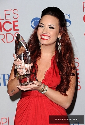 Demitzu (132) - Demitzu - 11 01 2012 - Peoples Choice Awards