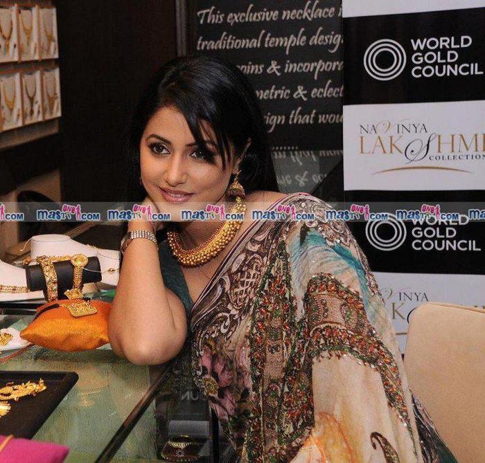 304248_280132345353390_121004084599551_956390_1050699896_n - Hina Khan