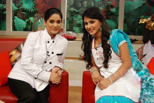 305710_257764334256858_121004084599551_875391_7002519_n - Hina Khan