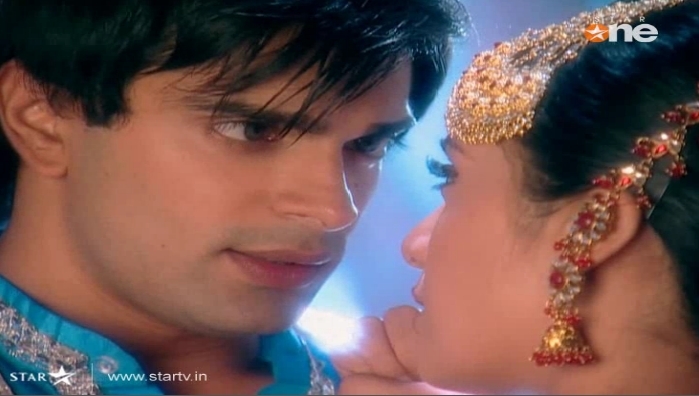 193 - DILL MILL GAYYE KaSh As AR Heer Ranjha Scene Caps By Me II