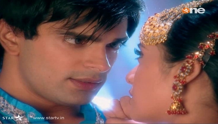 194 - DILL MILL GAYYE KaSh As AR Heer Ranjha Scene Caps By Me II