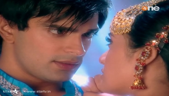 198 - DILL MILL GAYYE KaSh As AR Heer Ranjha Scene Caps By Me II