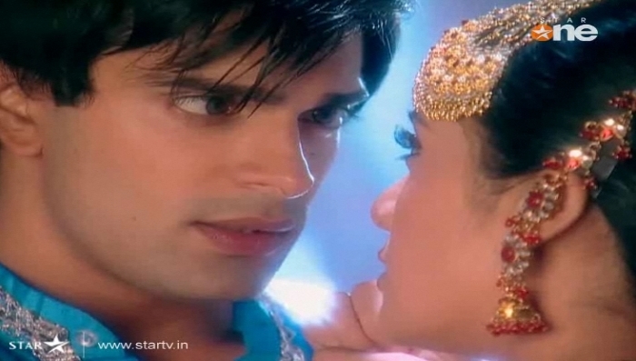 201 - DILL MILL GAYYE KaSh As AR Heer Ranjha Scene Caps By Me II